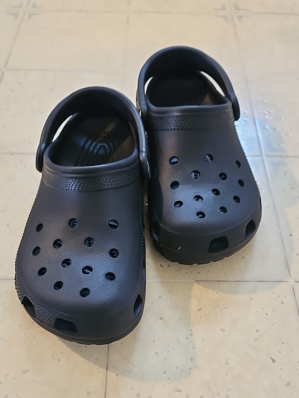 Kids Black Crocs, J4